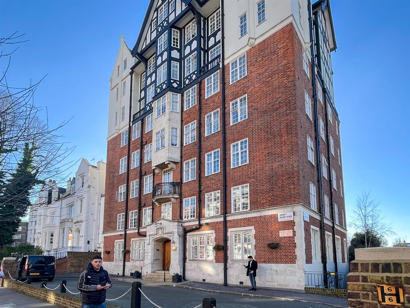 1 bed property in Mortimer Court, St Johns Wood